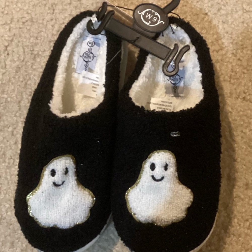 One Pair Of Ladies Halloween Ghost Slippers (Sizes Available 8-11 W), New w/ Tag